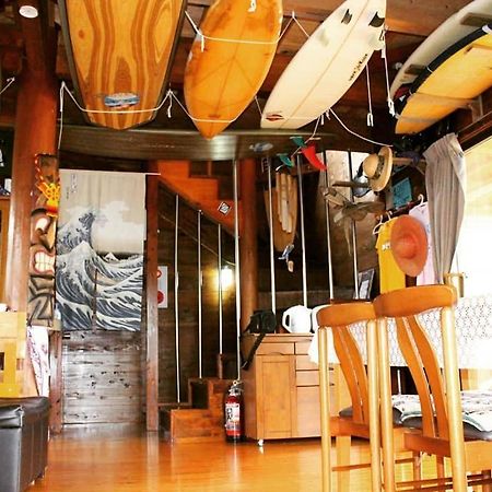 Tropical Surf House Okinawa Hotell Onna Exteriör bild