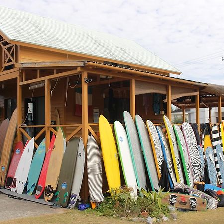 Tropical Surf House Okinawa Hotell Onna Exteriör bild