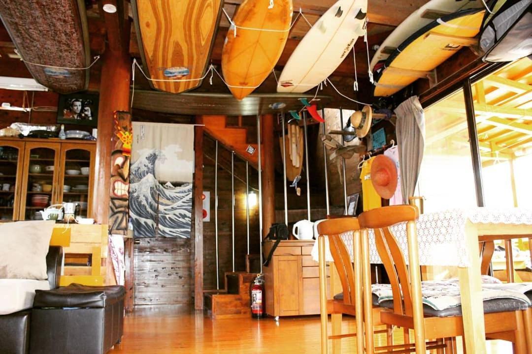 Tropical Surf House Okinawa Hotell Onna Exteriör bild