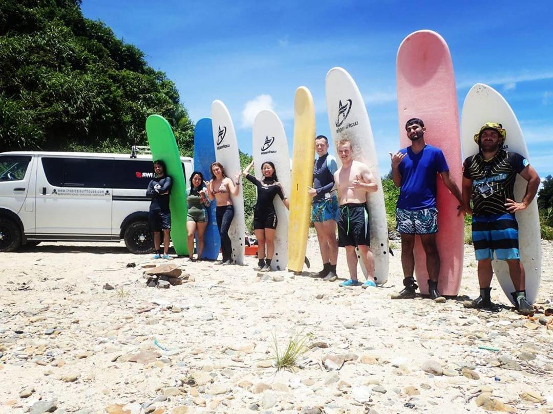 Tropical Surf House Okinawa Hotell Onna Exteriör bild
