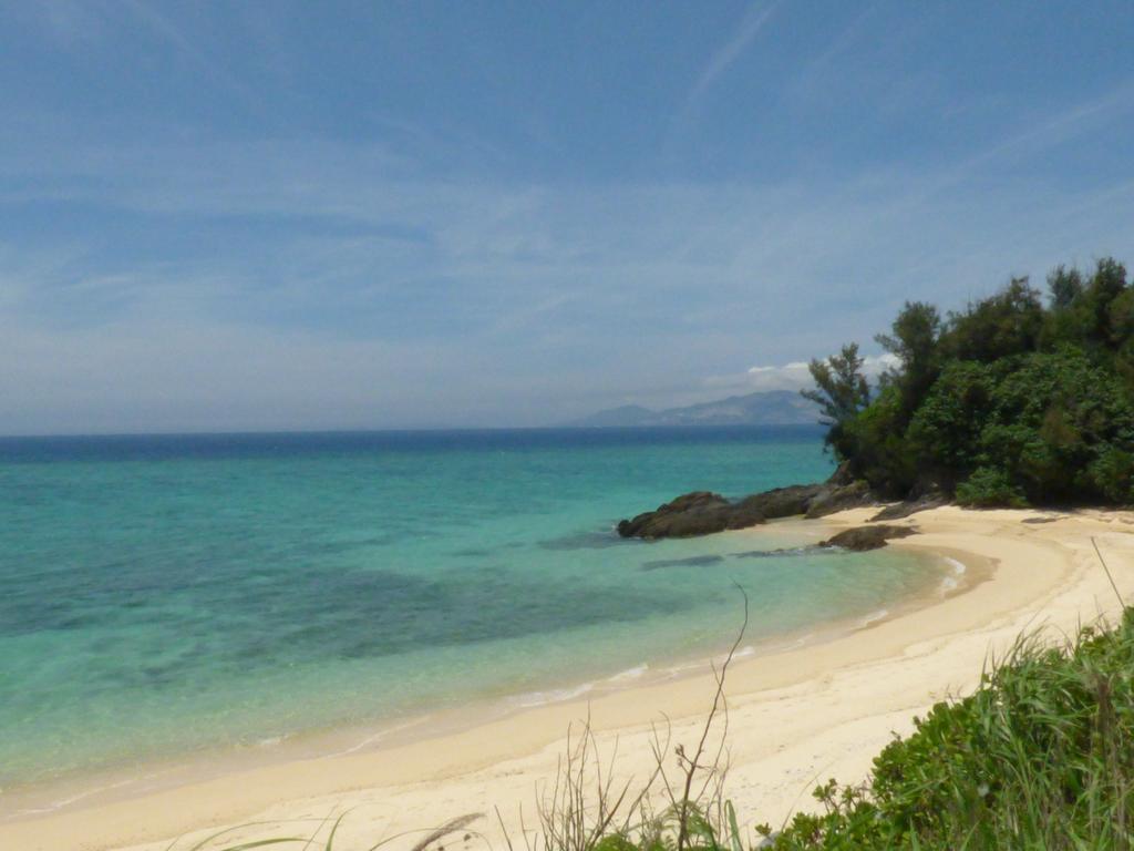 Tropical Surf House Okinawa Hotell Onna Exteriör bild