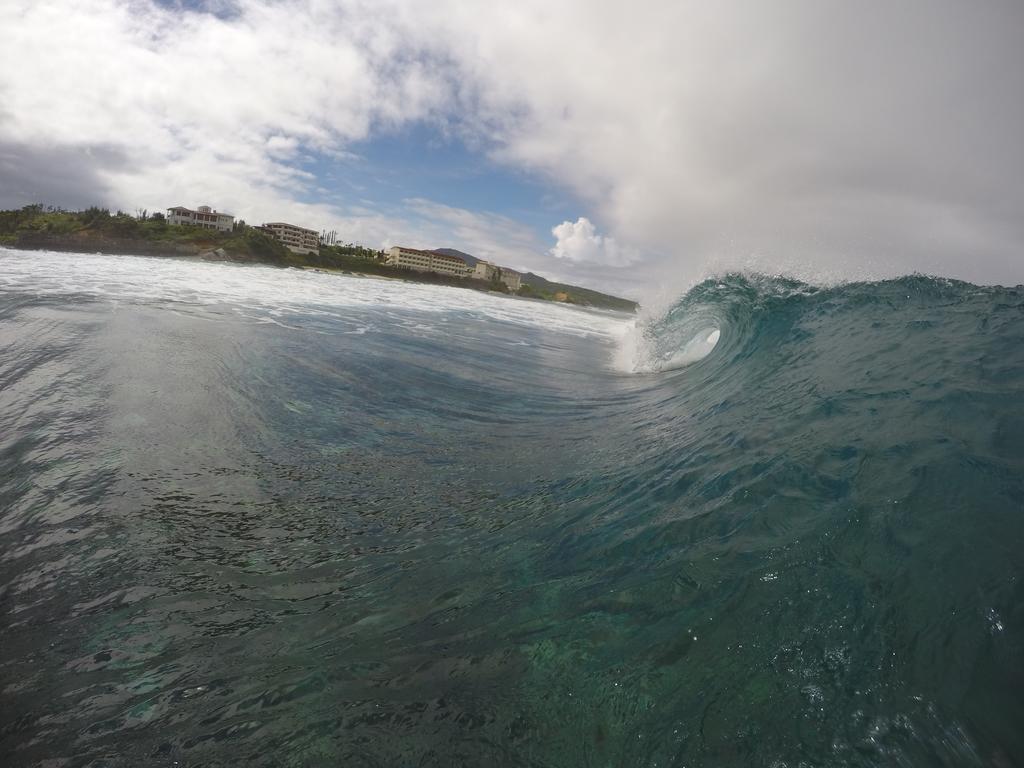 Tropical Surf House Okinawa Hotell Onna Exteriör bild