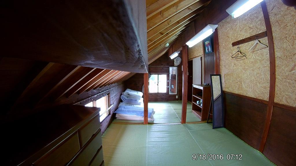 Tropical Surf House Okinawa Hotell Onna Exteriör bild