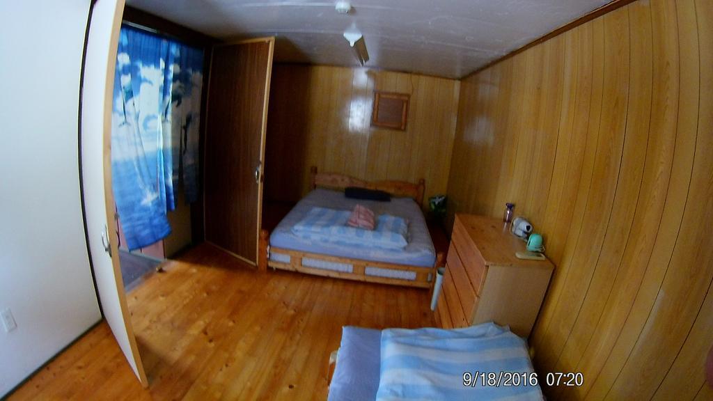 Tropical Surf House Okinawa Hotell Onna Exteriör bild
