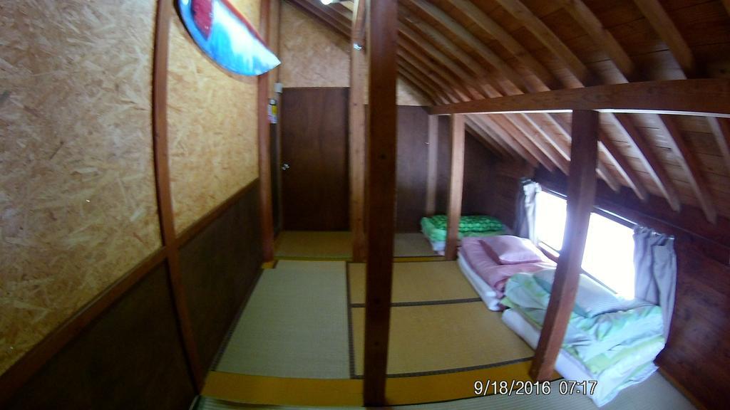 Tropical Surf House Okinawa Hotell Onna Exteriör bild
