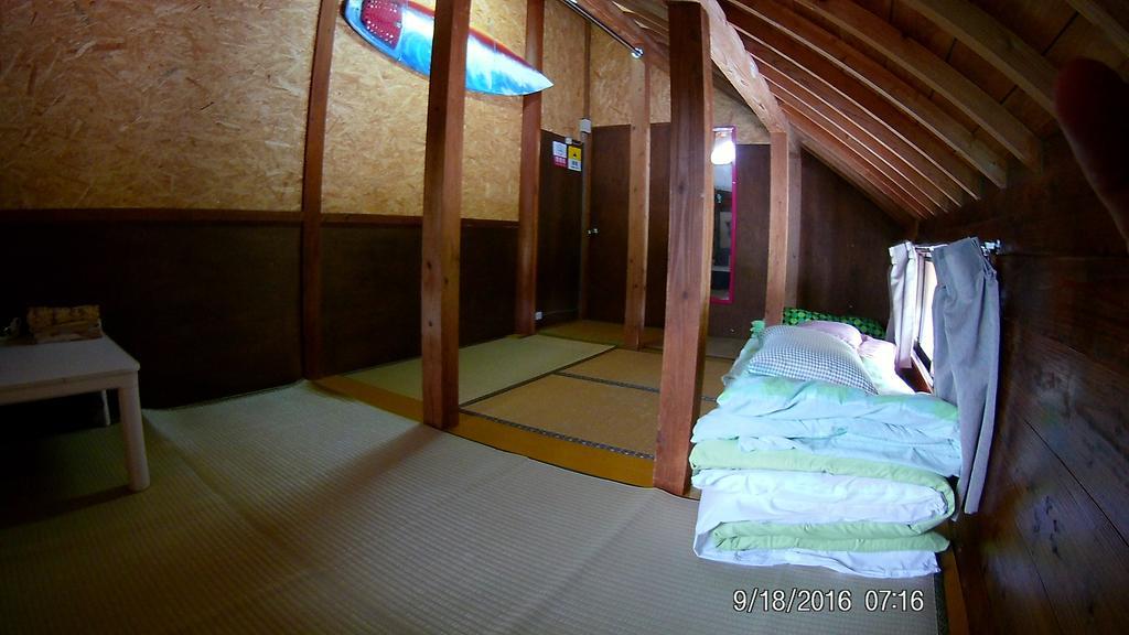 Tropical Surf House Okinawa Hotell Onna Exteriör bild