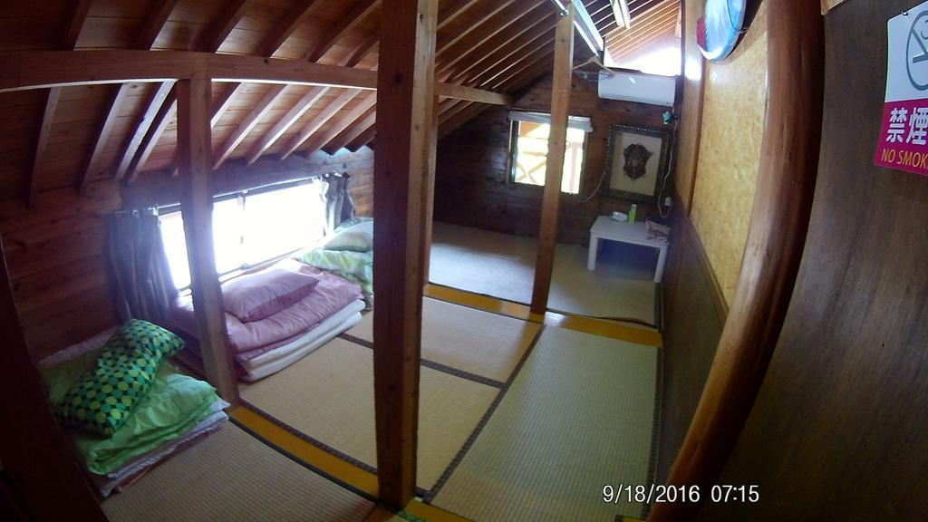 Tropical Surf House Okinawa Hotell Onna Exteriör bild