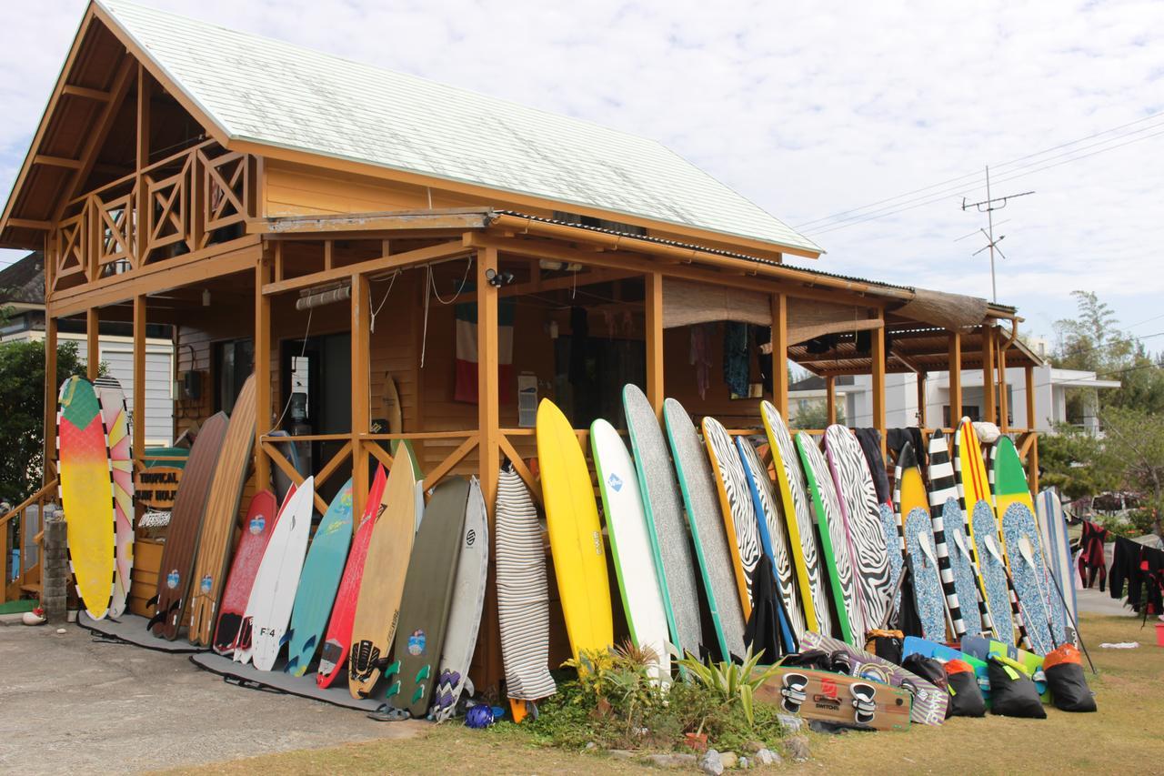 Tropical Surf House Okinawa Hotell Onna Exteriör bild
