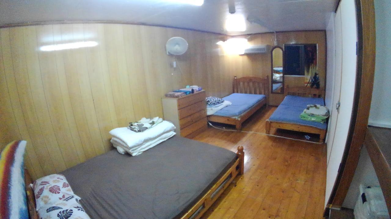 Tropical Surf House Okinawa Hotell Onna Exteriör bild