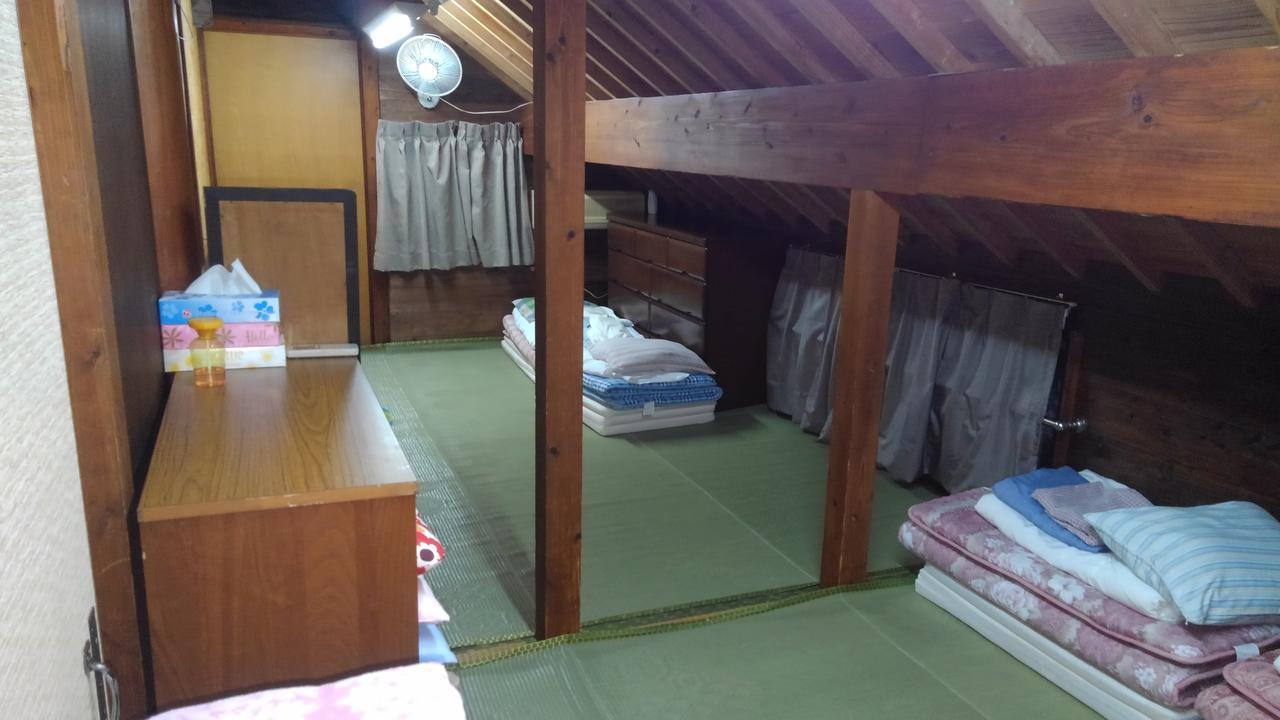 Tropical Surf House Okinawa Hotell Onna Exteriör bild