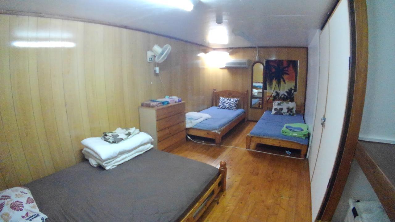 Tropical Surf House Okinawa Hotell Onna Exteriör bild