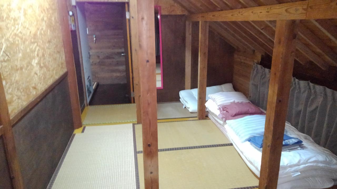Tropical Surf House Okinawa Hotell Onna Exteriör bild