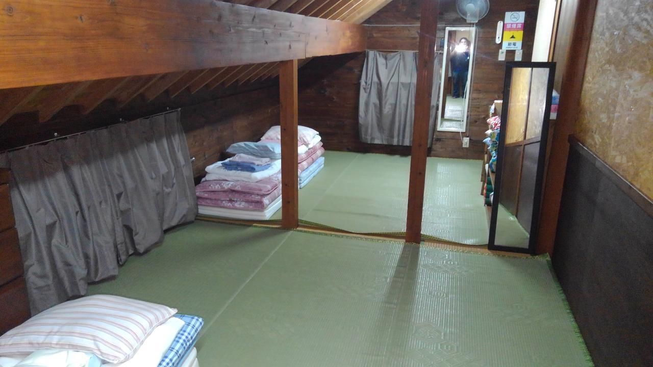 Tropical Surf House Okinawa Hotell Onna Exteriör bild